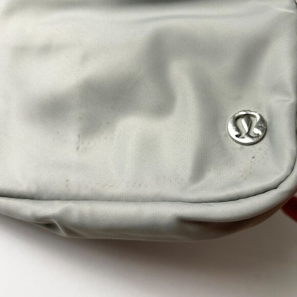 Lululemon Everywhere Belt Bag Silver Drop White Logo 1L - Picture 3 of 7